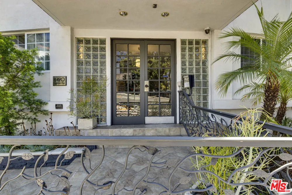 8490 Fountain Avenue #203 West Hollywood, CA 90069
