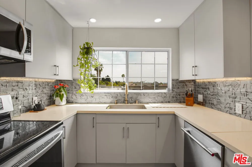 8490 Fountain Avenue #203 West Hollywood, CA 90069