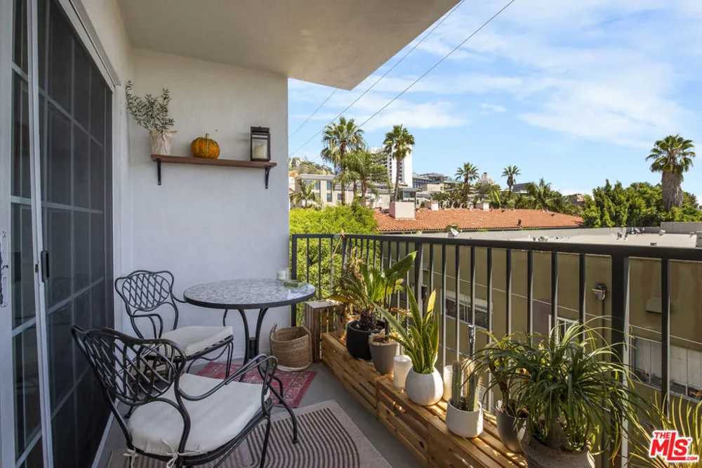 8490 Fountain Avenue #203 West Hollywood, CA 90069