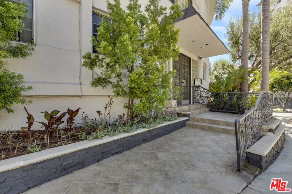 8490 Fountain Avenue #203 West Hollywood, CA 90069
