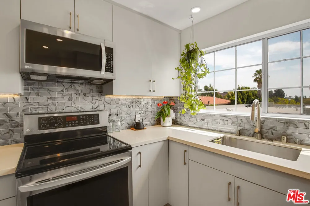 8490 Fountain Avenue #203 West Hollywood, CA 90069
