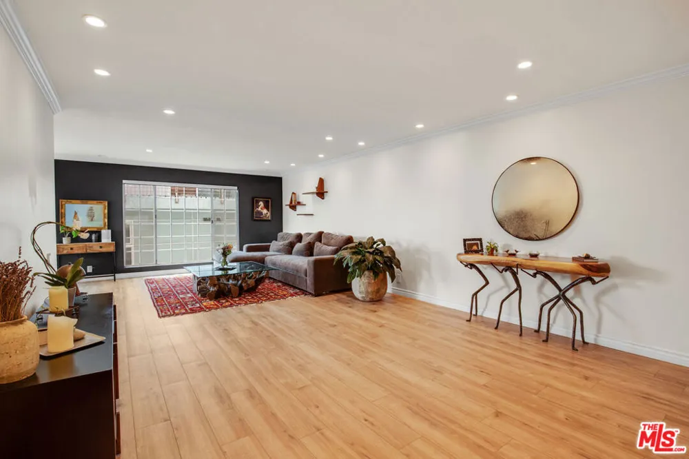 8490 Fountain Avenue #203 West Hollywood, CA 90069