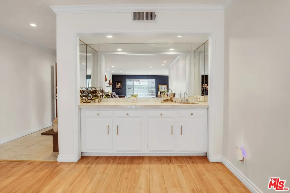8490 Fountain Avenue #203 West Hollywood, CA 90069
