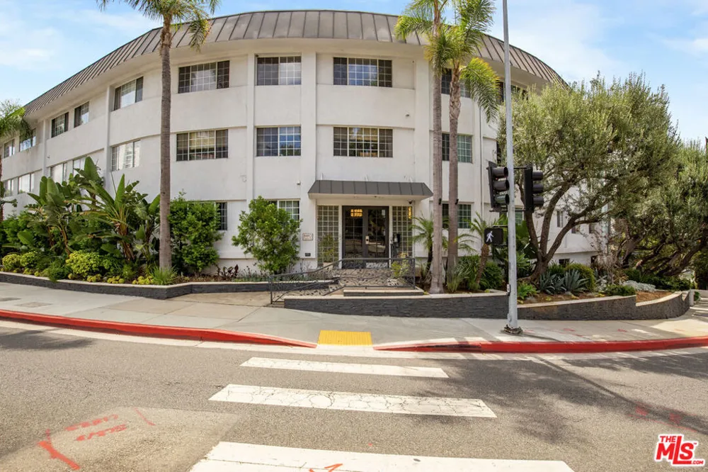 8490 Fountain Avenue #203 West Hollywood, CA 90069