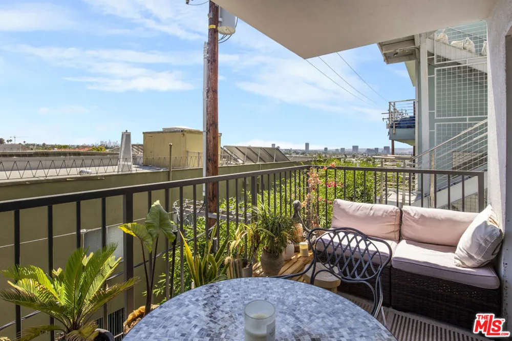 8490 Fountain Avenue #203 West Hollywood, CA 90069