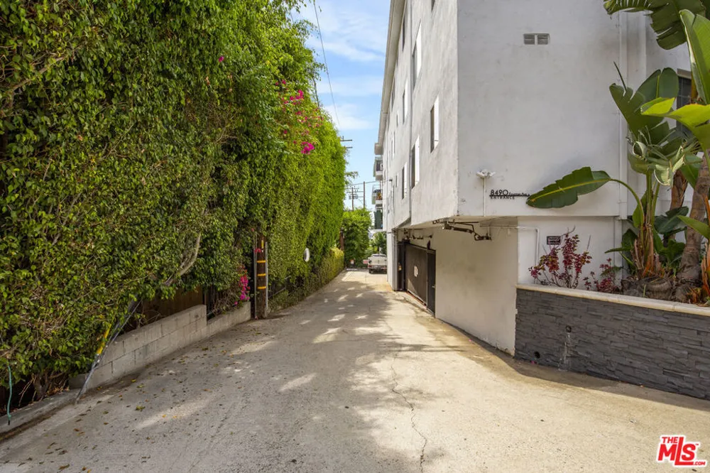 8490 Fountain Avenue #203 West Hollywood, CA 90069