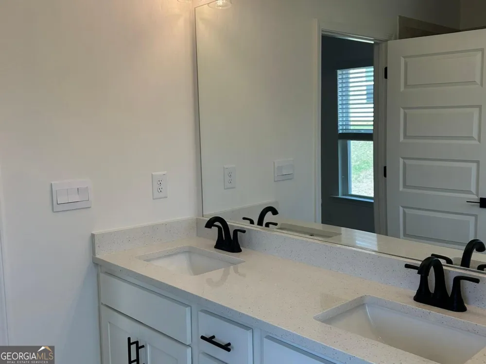 1037 Holliday Pass Griffin, GA 30223
