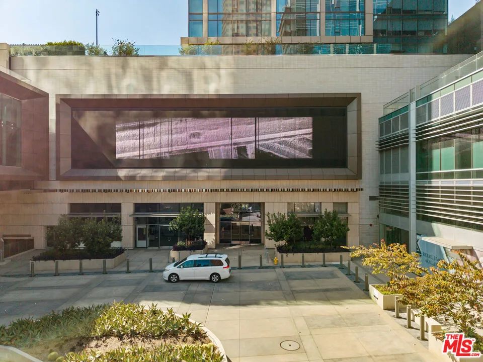889 Francisco Street #907 Los Angeles, CA 90017