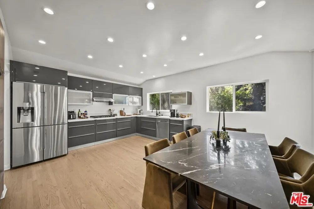 6295 Ivarene Avenue Los Angeles, CA 90068