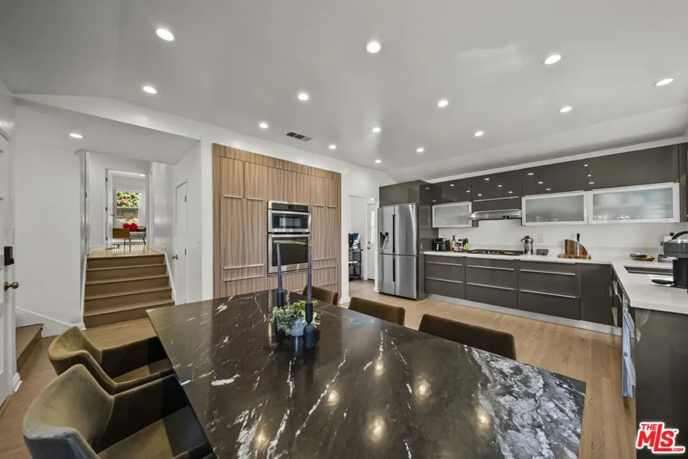6295 Ivarene Avenue Los Angeles, CA 90068