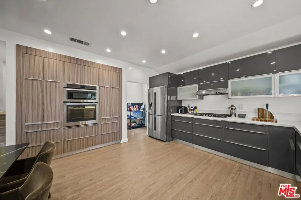 6295 Ivarene Avenue Los Angeles, CA 90068