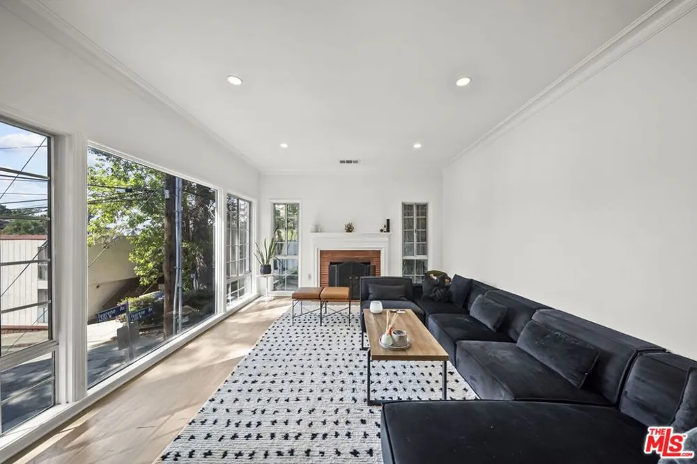 6295 Ivarene Avenue Los Angeles, CA 90068