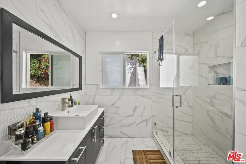 6295 Ivarene Avenue Los Angeles, CA 90068