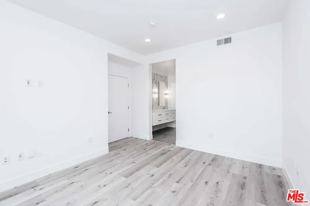 13075 Pacific #317 Playa Vista, CA 90094