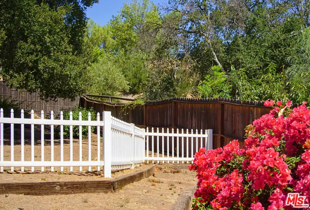 8485 Val Verde Drive West Hills, CA 91304