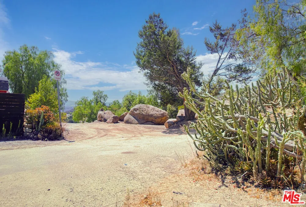 8485 Val Verde Drive West Hills, CA 91304