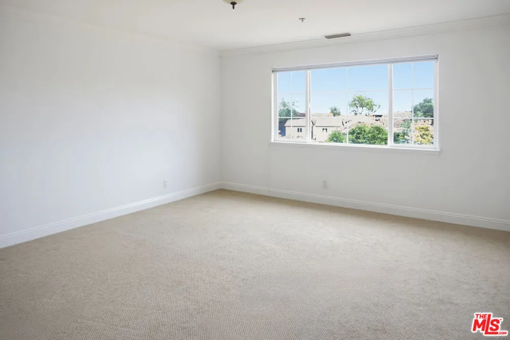 8485 Val Verde Drive West Hills, CA 91304