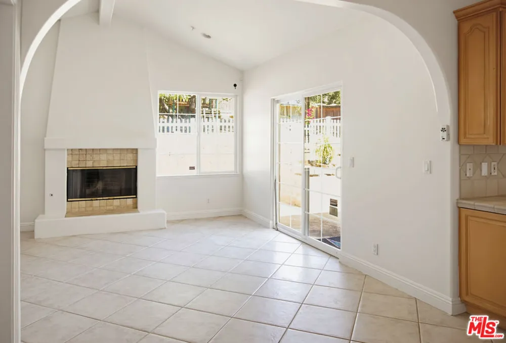 8485 Val Verde Drive West Hills, CA 91304