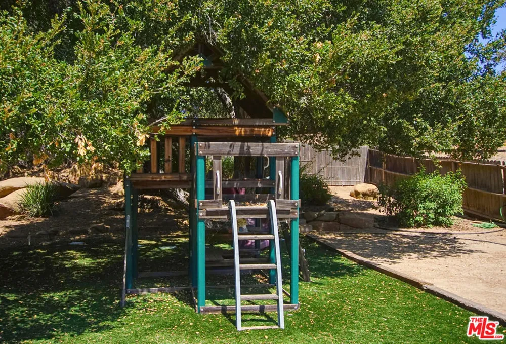 8485 Val Verde Drive West Hills, CA 91304