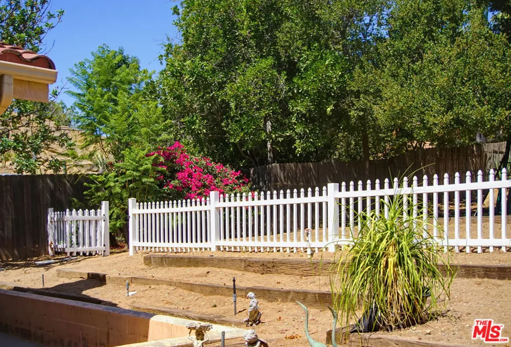 8485 Val Verde Drive West Hills, CA 91304
