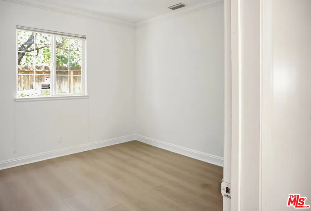 8485 Val Verde Drive West Hills, CA 91304