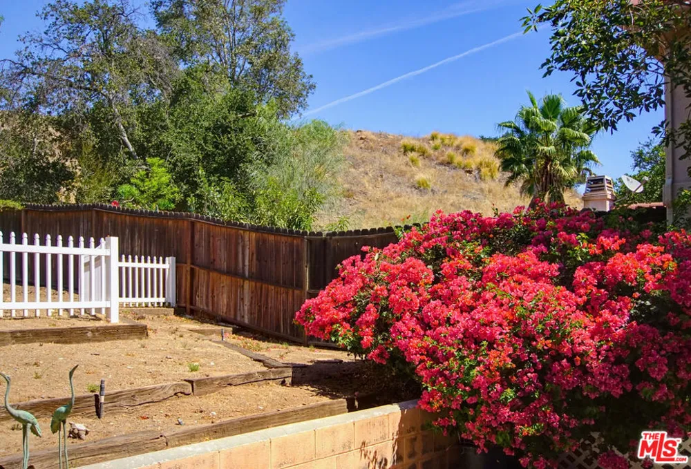 8485 Val Verde Drive West Hills, CA 91304