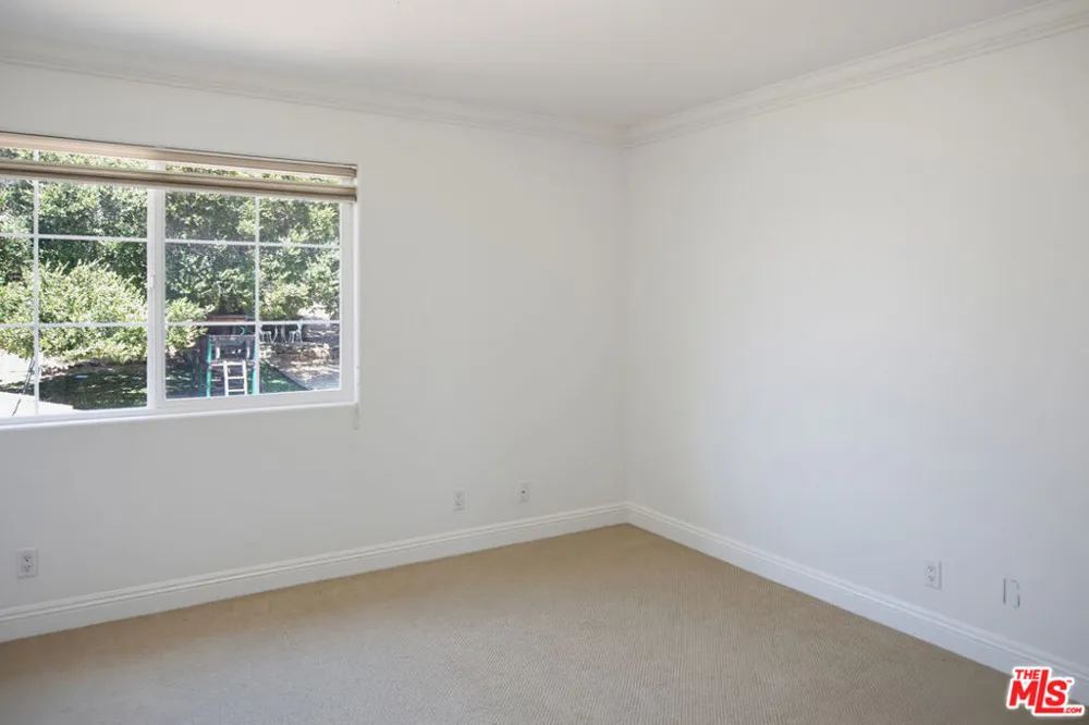 8485 Val Verde Drive West Hills, CA 91304