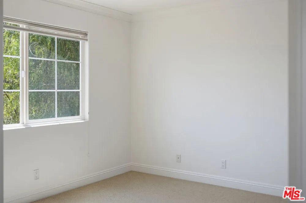8485 Val Verde Drive West Hills, CA 91304