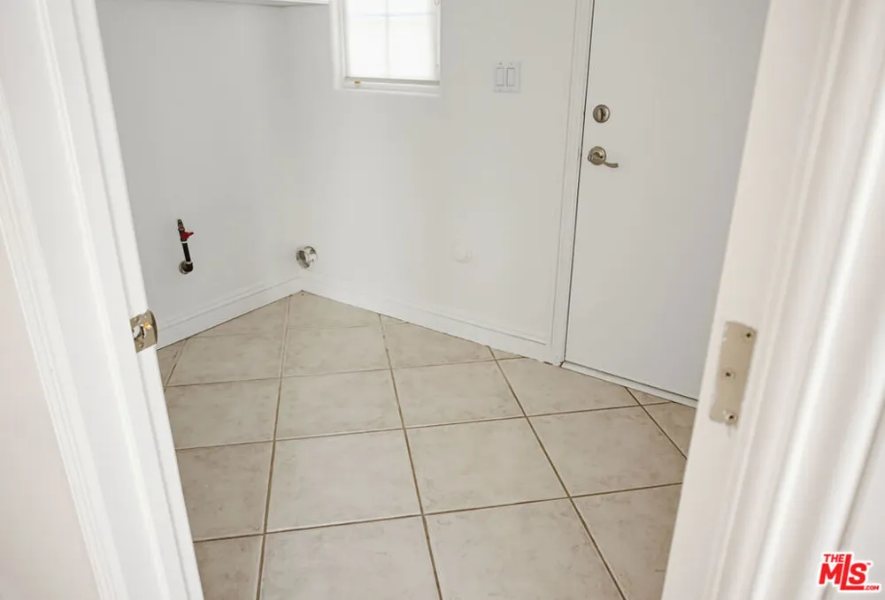 8485 Val Verde Drive West Hills, CA 91304