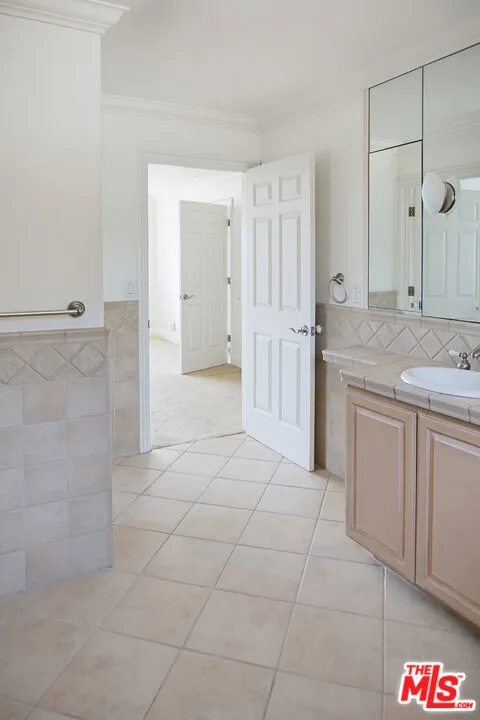 8485 Val Verde Drive West Hills, CA 91304