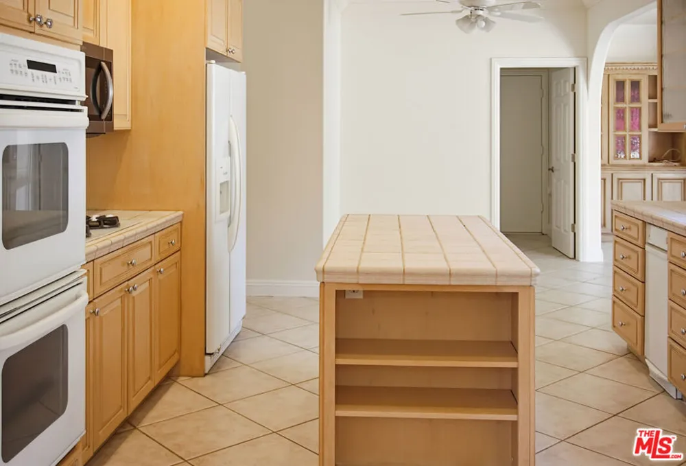 8485 Val Verde Drive West Hills, CA 91304