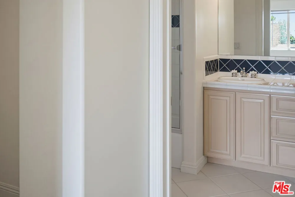 8485 Val Verde Drive West Hills, CA 91304
