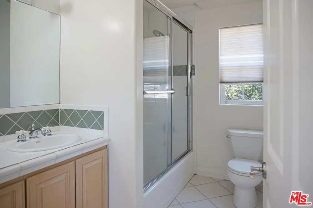 8485 Val Verde Drive West Hills, CA 91304