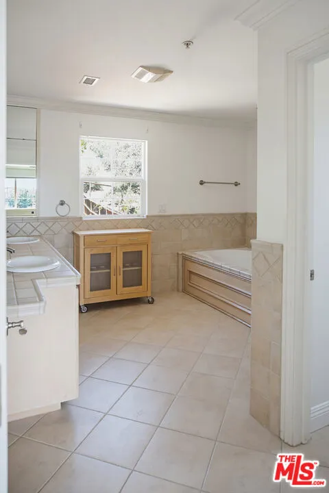 8485 Val Verde Drive West Hills, CA 91304