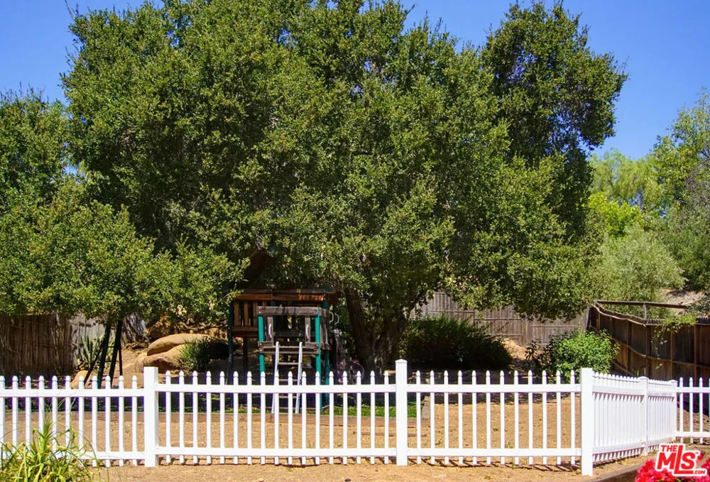 8485 Val Verde Drive West Hills, CA 91304