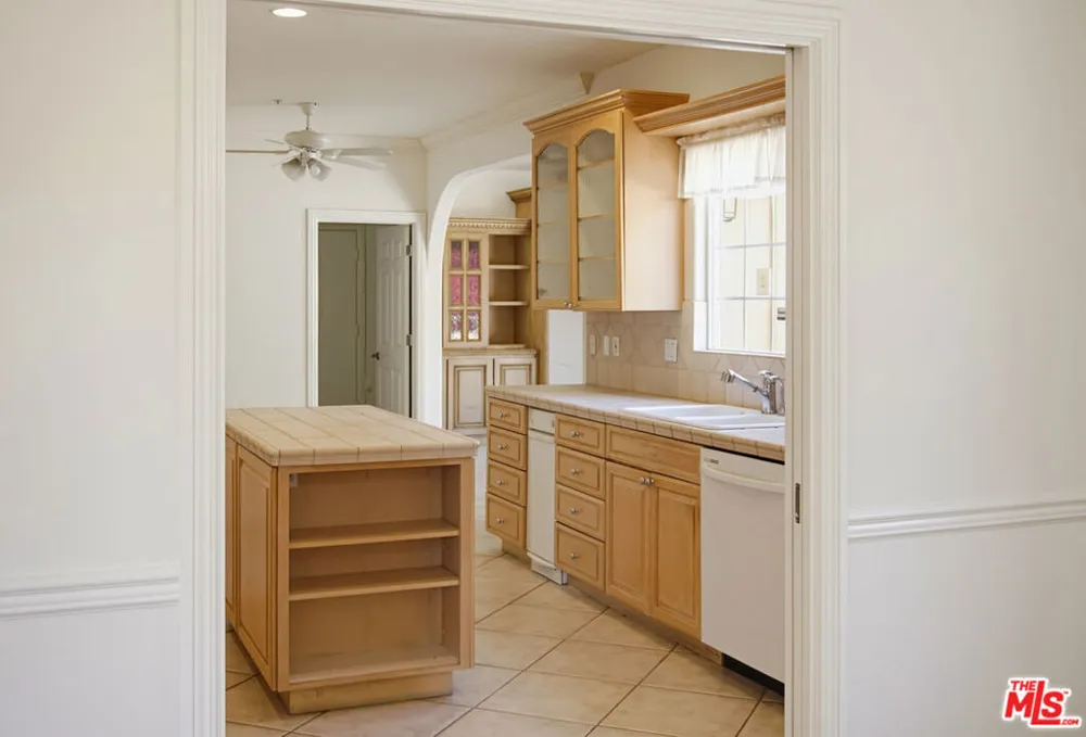 8485 Val Verde Drive West Hills, CA 91304