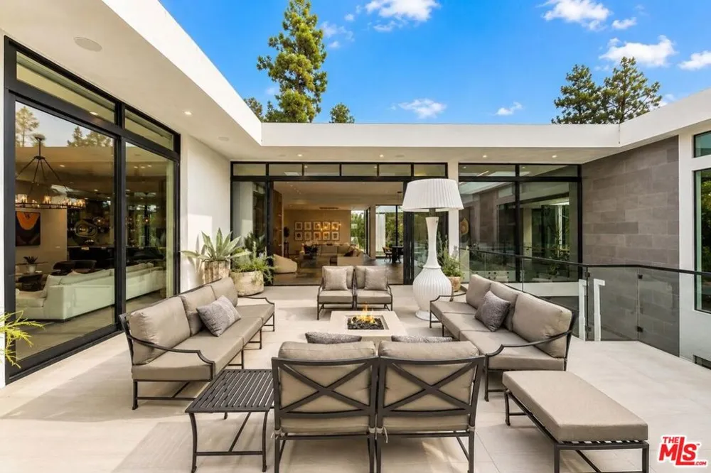 1049 Loma Vista Drive Beverly Hills, CA 90210