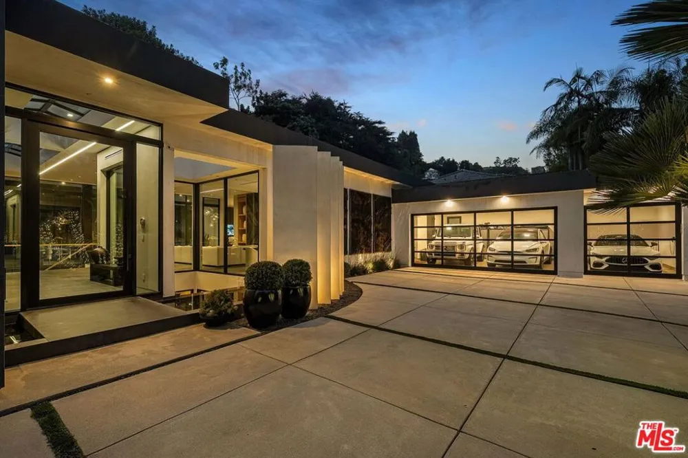 1049 Loma Vista Drive Beverly Hills, CA 90210
