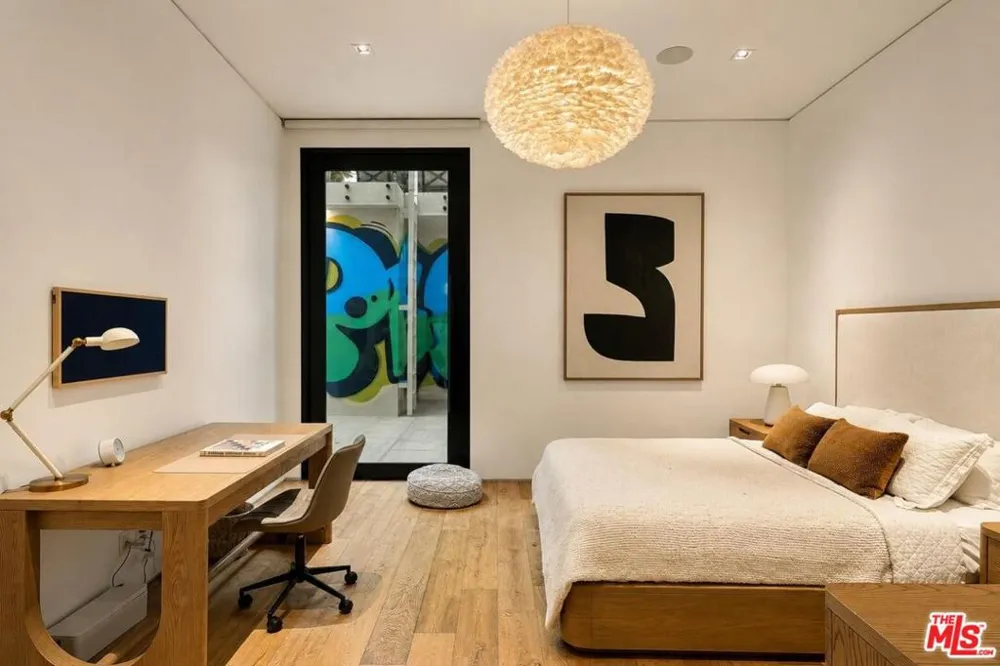 1049 Loma Vista Drive Beverly Hills, CA 90210