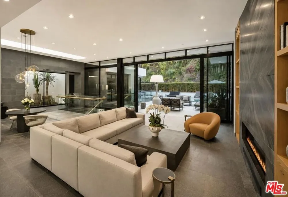 1049 Loma Vista Drive Beverly Hills, CA 90210