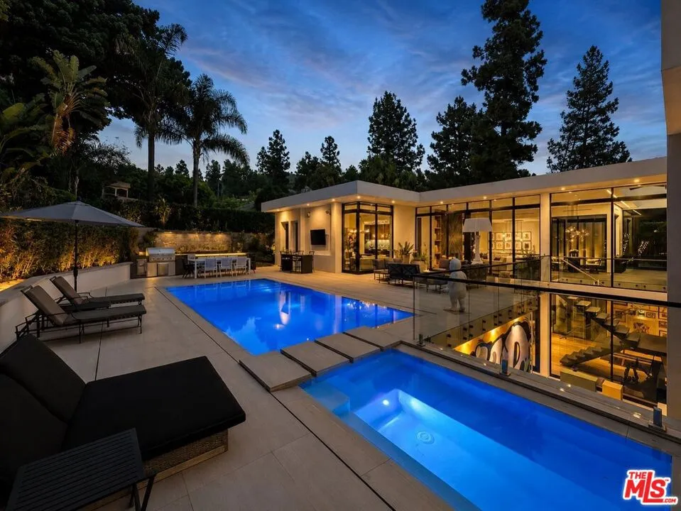 1049 Loma Vista Drive Beverly Hills, CA 90210