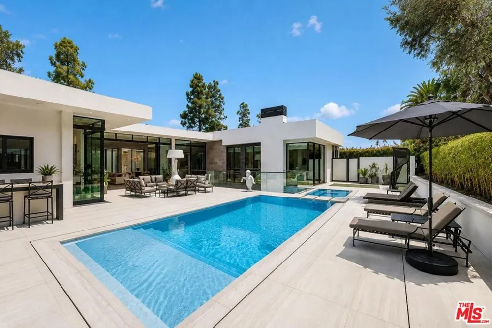 1049 Loma Vista Drive Beverly Hills, CA 90210