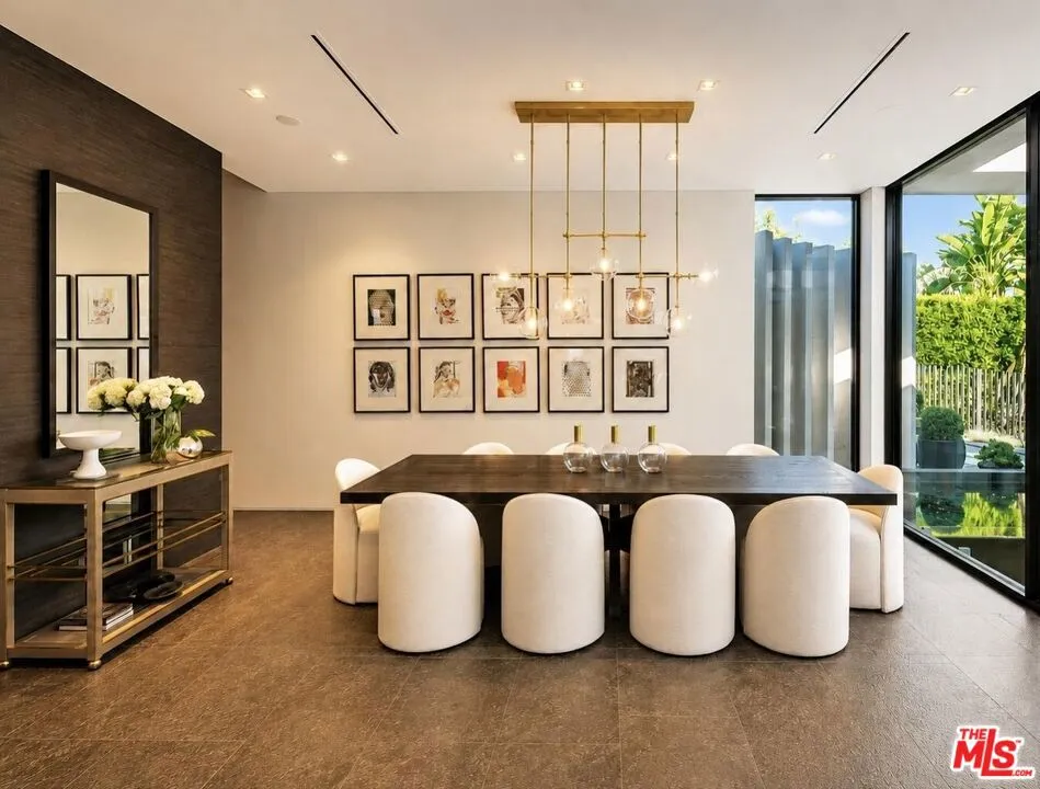 1049 Loma Vista Drive Beverly Hills, CA 90210