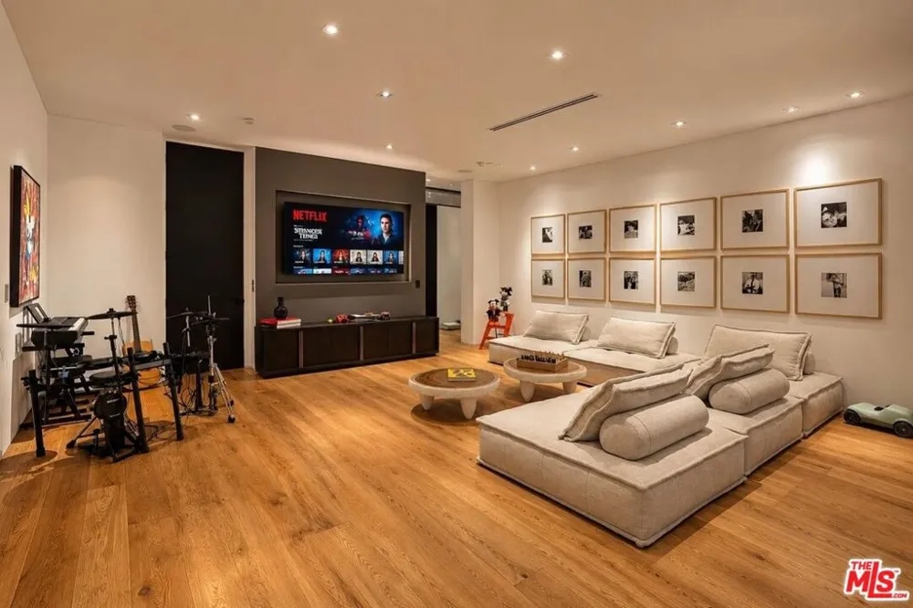1049 Loma Vista Drive Beverly Hills, CA 90210