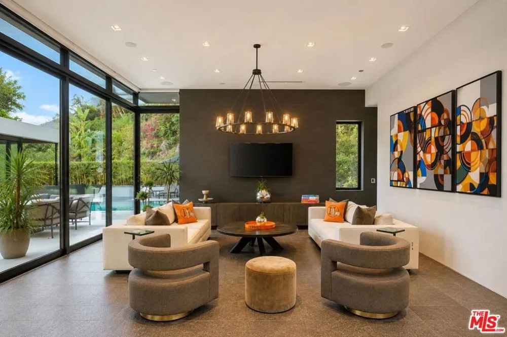 1049 Loma Vista Drive Beverly Hills, CA 90210