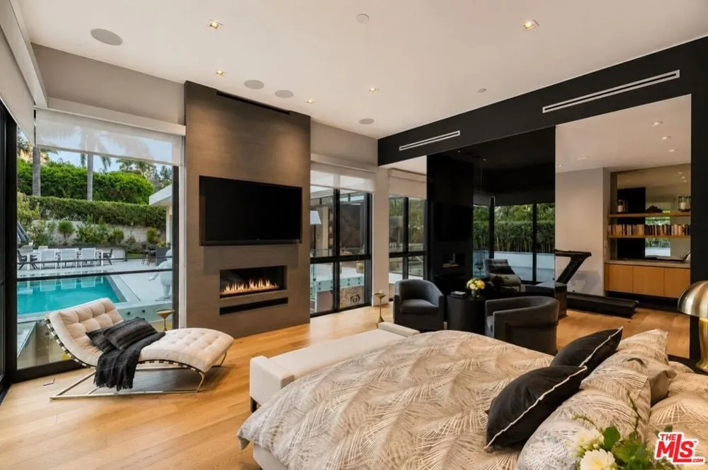 1049 Loma Vista Drive Beverly Hills, CA 90210