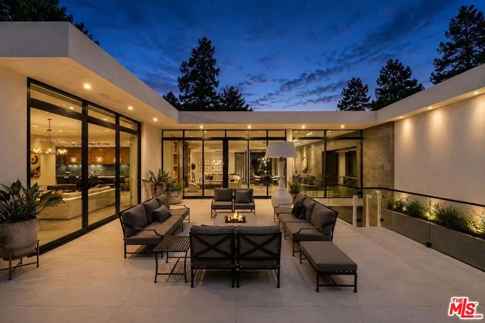 1049 Loma Vista Drive Beverly Hills, CA 90210