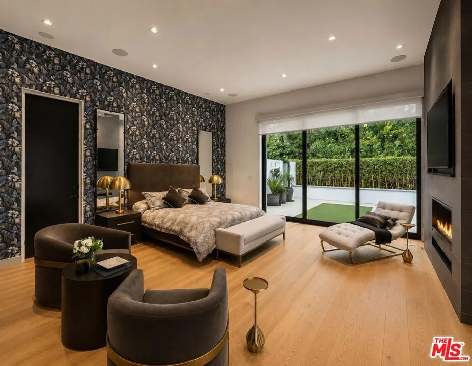 1049 Loma Vista Drive Beverly Hills, CA 90210