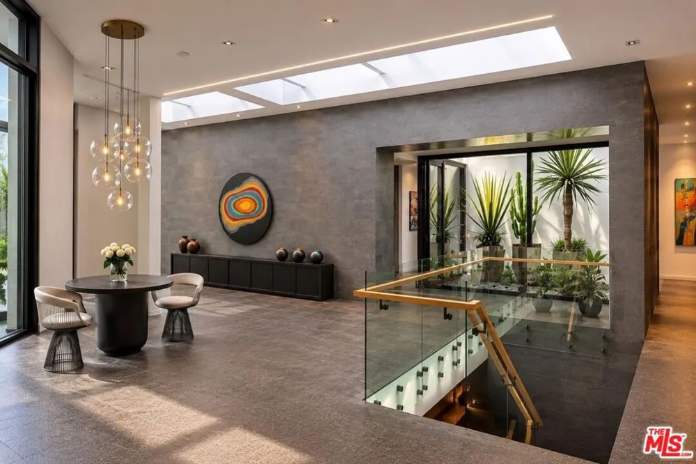 1049 Loma Vista Drive Beverly Hills, CA 90210