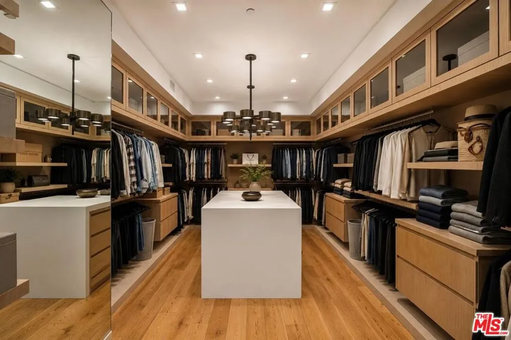 1049 Loma Vista Drive Beverly Hills, CA 90210